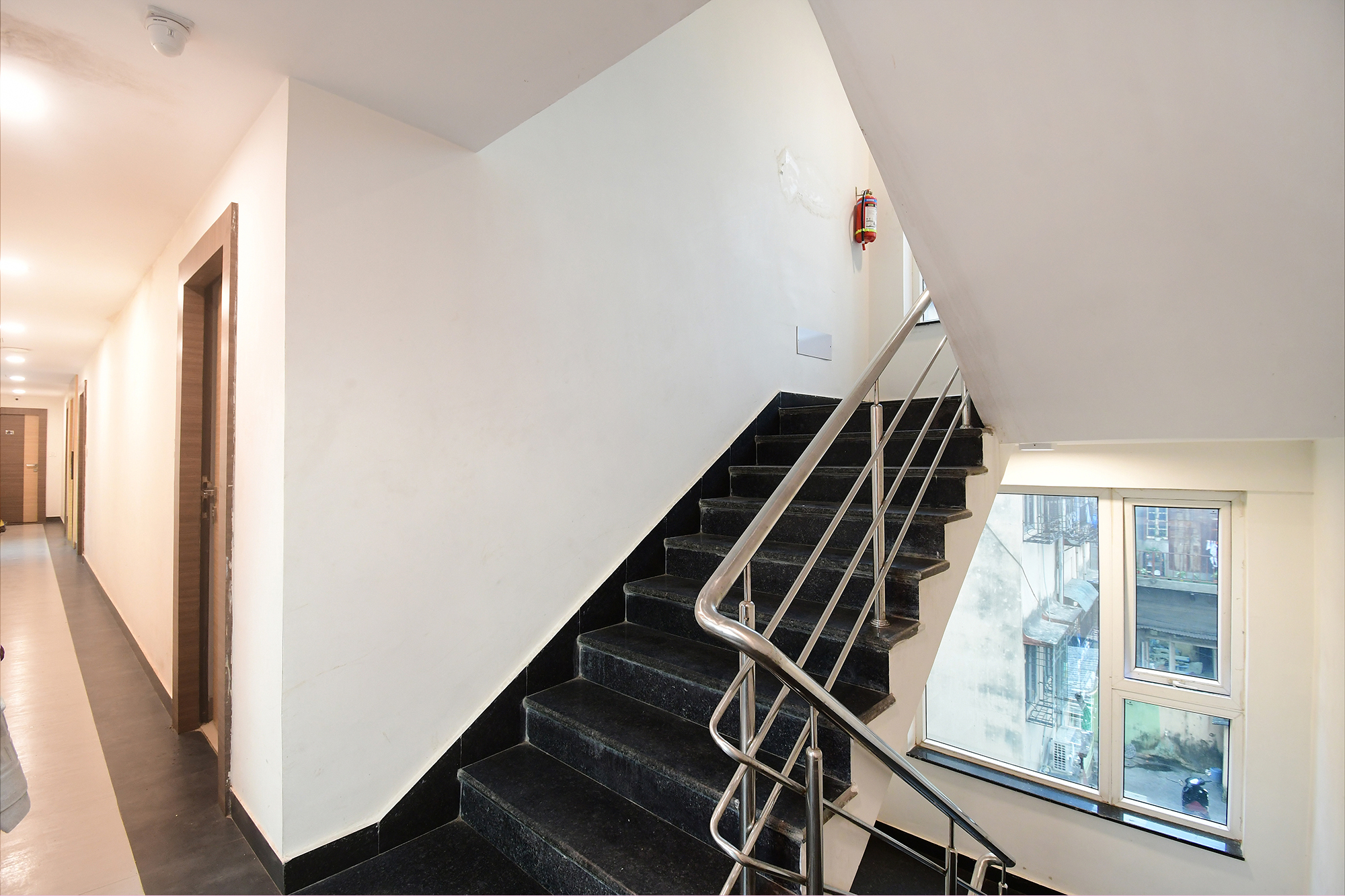 Fabhotel Kzar Select,B B D BAGH,3 star