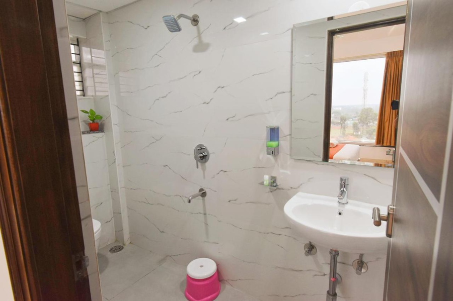 keerthis royal suites kempegowda international airport