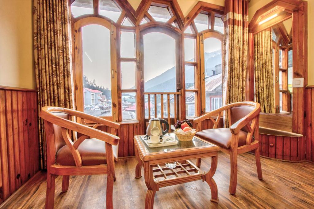 Hotel Ibex,Mall Road,3 star