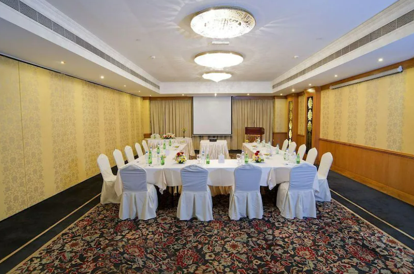 Carlton Dubai Creek Hotel,,4 star