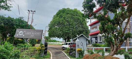 lake side resort neermahal