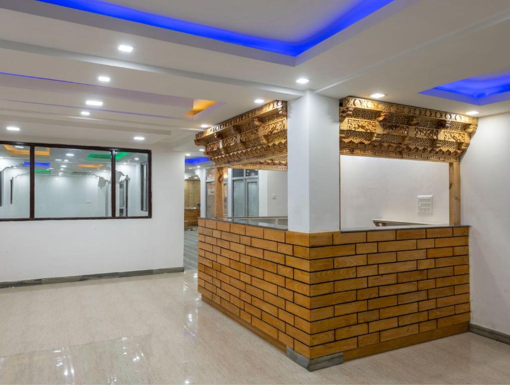 Dee Grand Marq Hotel,Padum Market,3 star