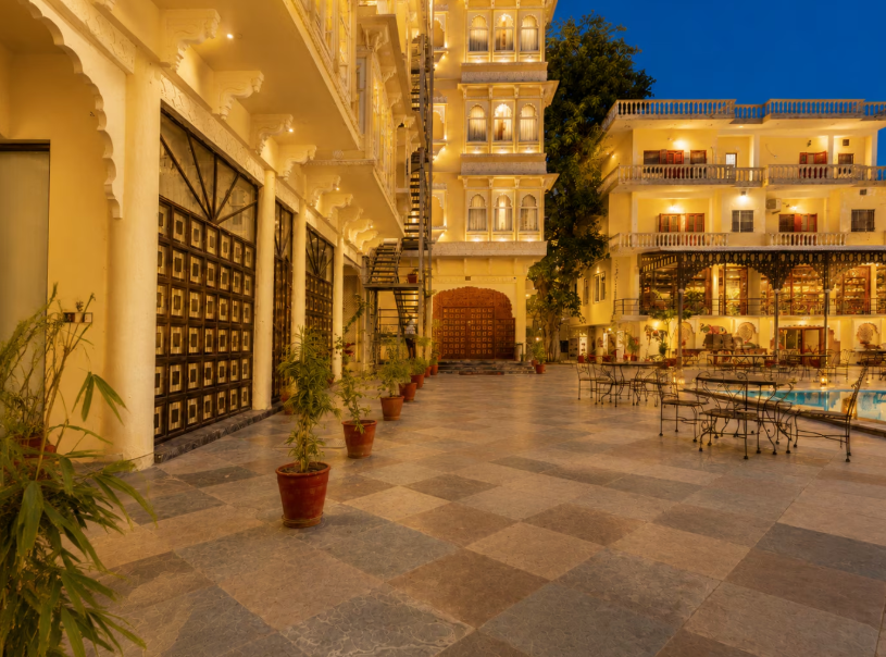 The Amar Mahal,Sukhadia Circle,4 star