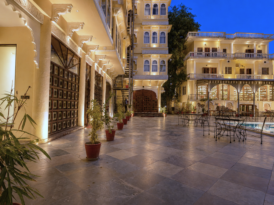 The Amar Mahal,Sukhadia Circle,4 star