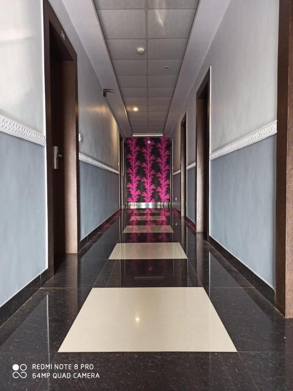 Hotel Bluray,Nehru Nagar,3 star