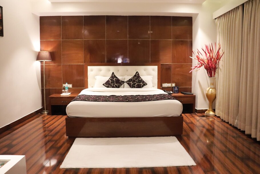 Grand Geet Hotel,Patkapur,3 star