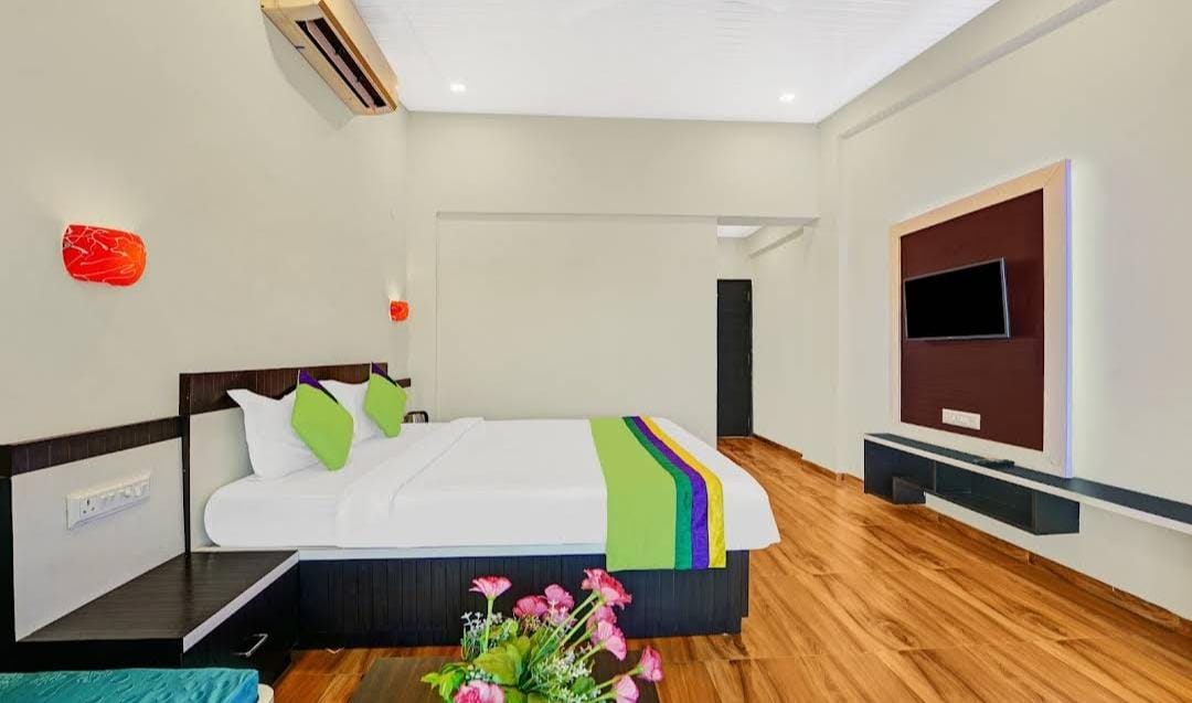 breeze mansion with mountain view