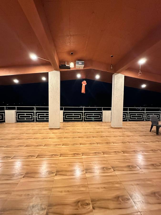 breeze mansion with mountain view