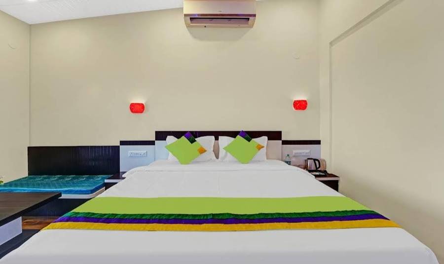 breeze mansion with mountain view