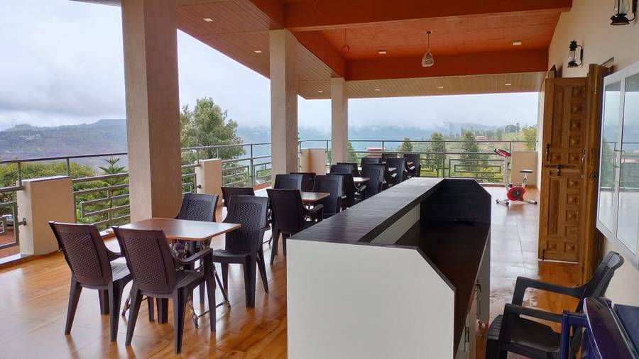 breeze mansion with mountain view