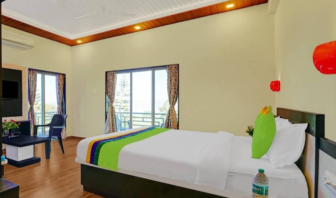 breeze mansion with mountain view