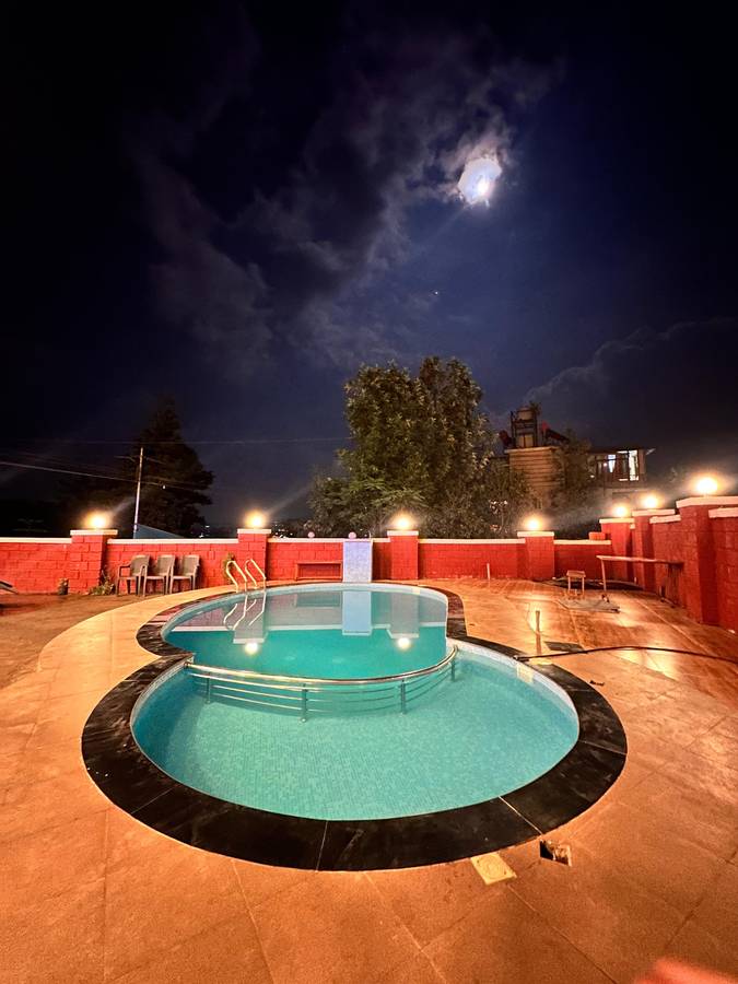 breeze mansion with mountain view