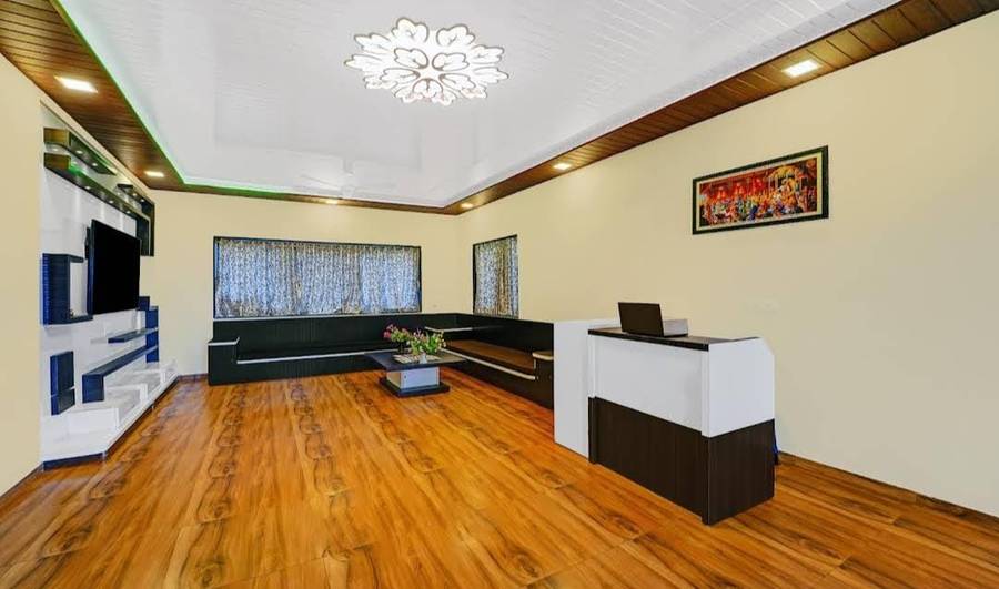 breeze mansion with mountain view