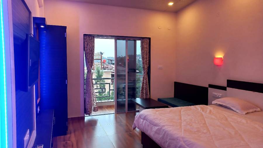 breeze mansion with mountain view