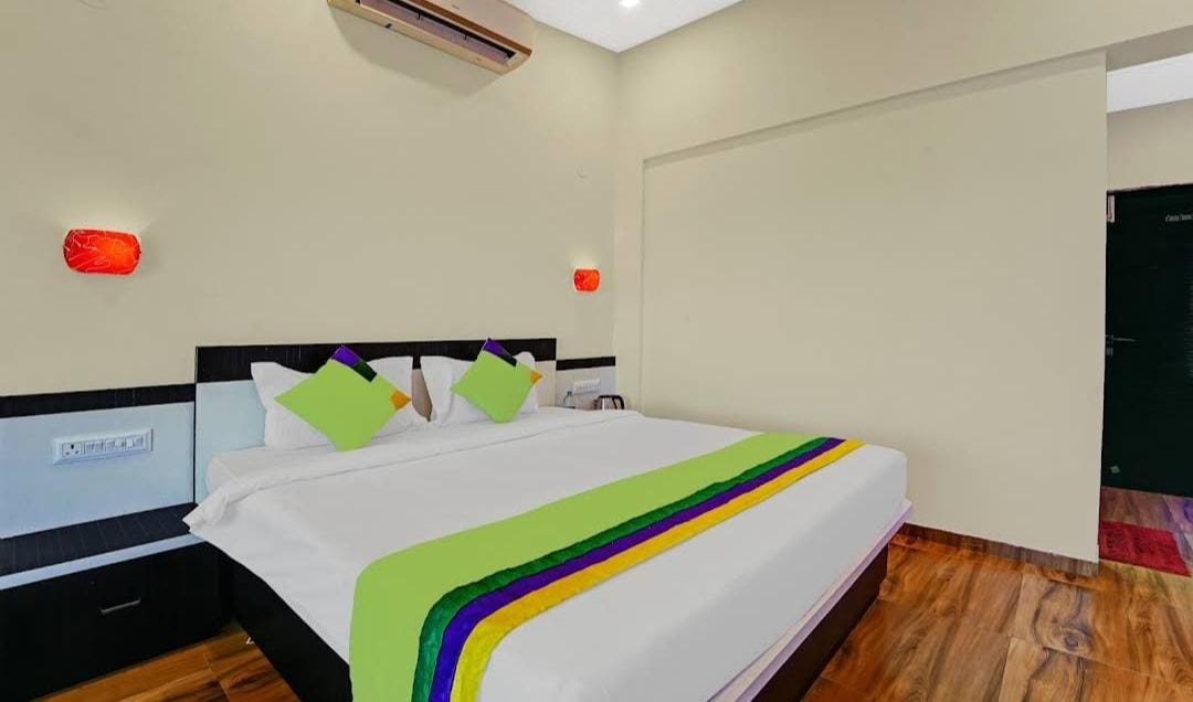 breeze mansion with mountain view