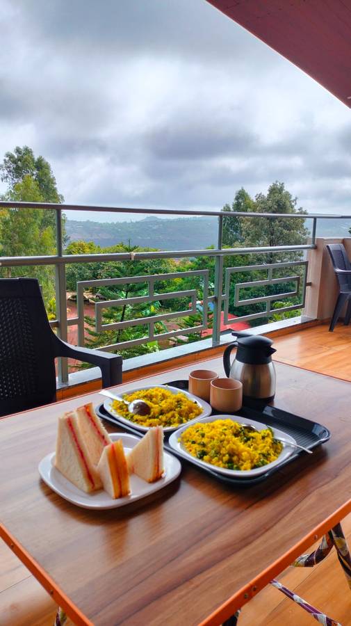 breeze mansion with mountain view