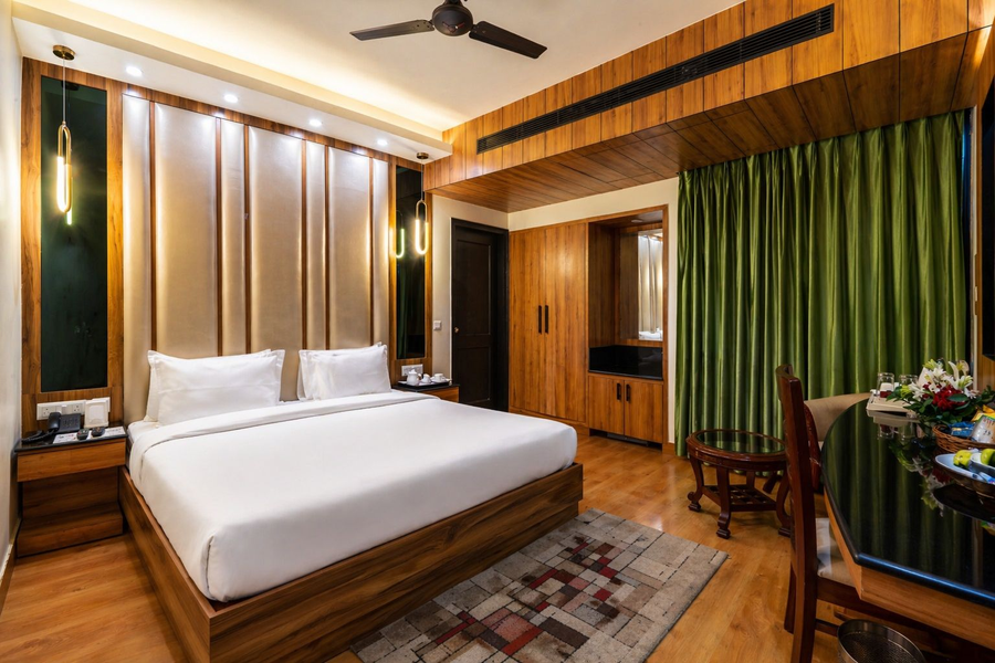 grand ffour near nehru place