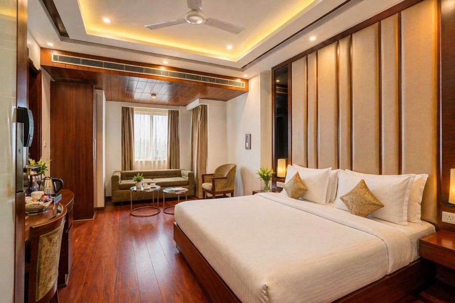 grand ffour near nehru place