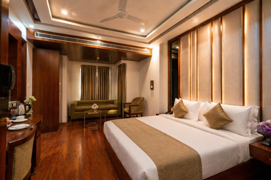 grand ffour near nehru place