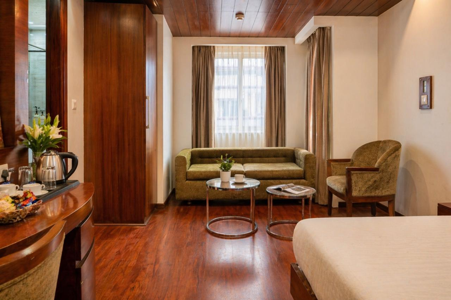 grand ffour near nehru place