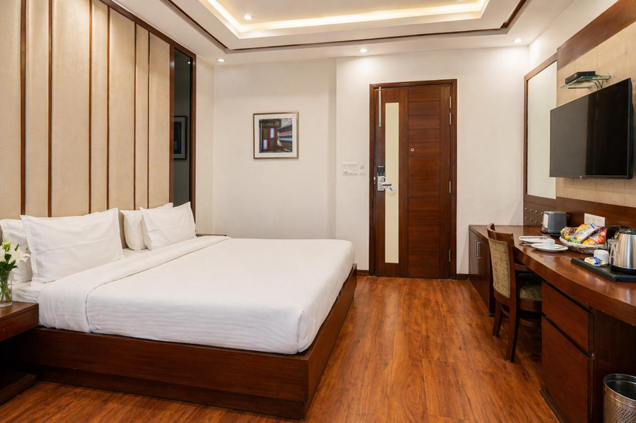 grand ffour near nehru place