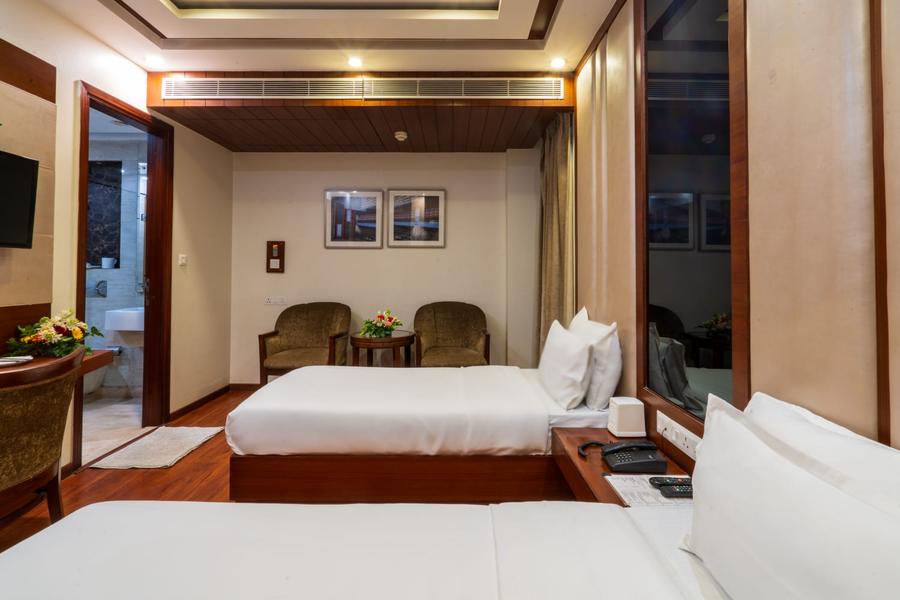 grand ffour near nehru place