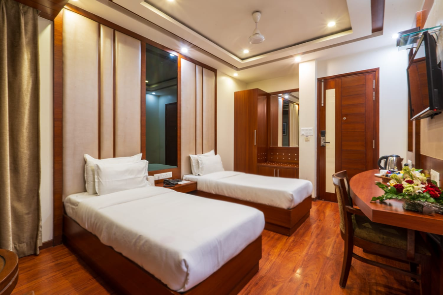 grand ffour near nehru place