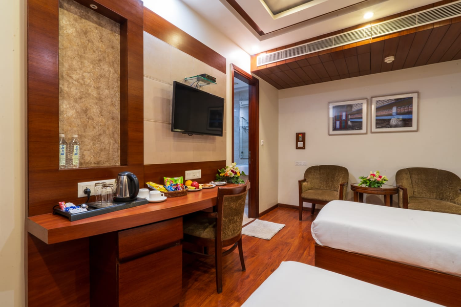 grand ffour near nehru place