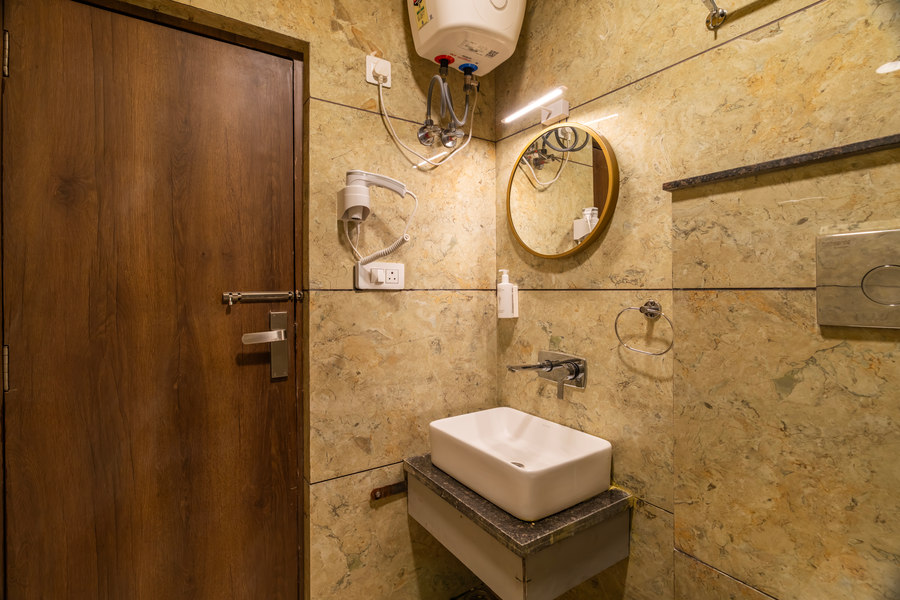 the hosteller rishikesh laxman jhula