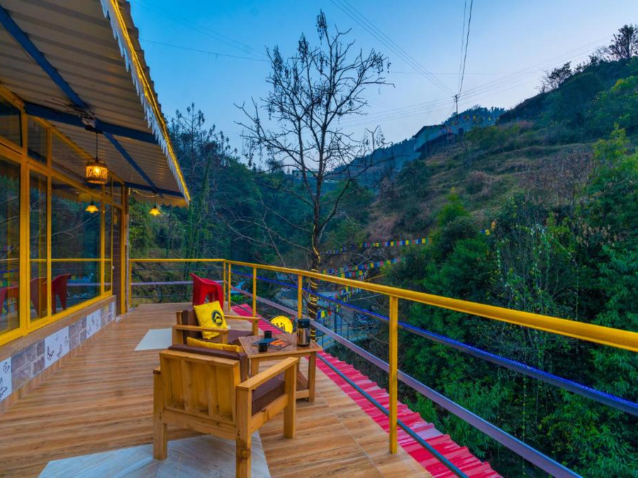 the hosteller mussoorie by the streamside kempty
