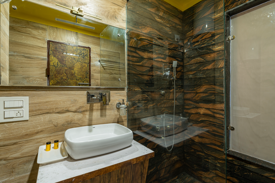 the hosteller mcleodganj mall road