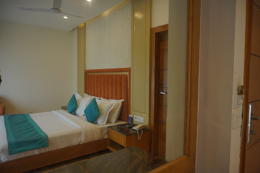 hotel luxury inn by stotrak hospitality