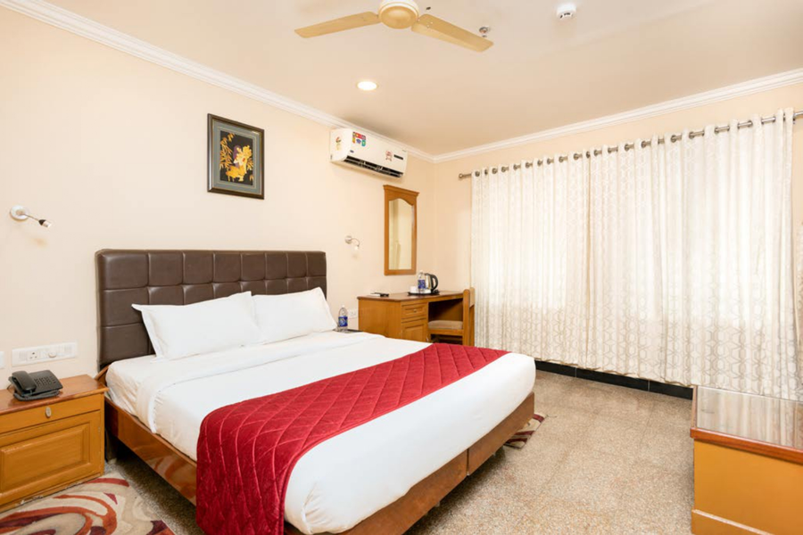 Hotel Excellency,Valanjambalam,3 star