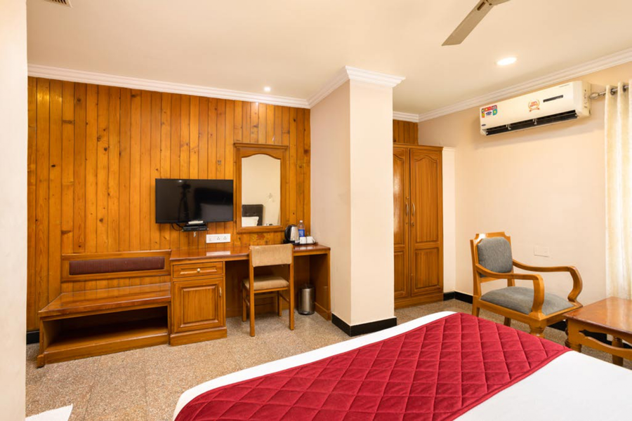 Hotel Excellency,Valanjambalam,3 star