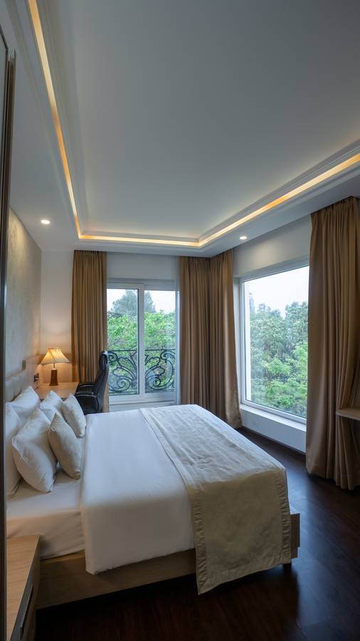 The Woodbury,Dlf Phase 1,3 star