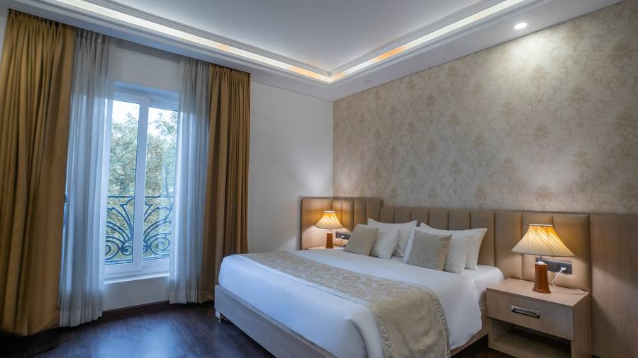 The Woodbury,Dlf Phase 1,3 star