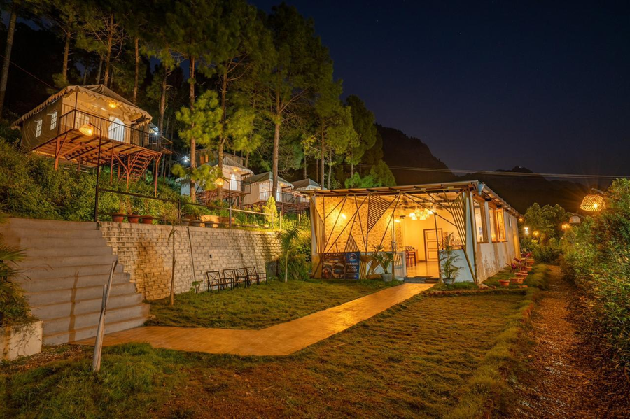 paradise pool resort