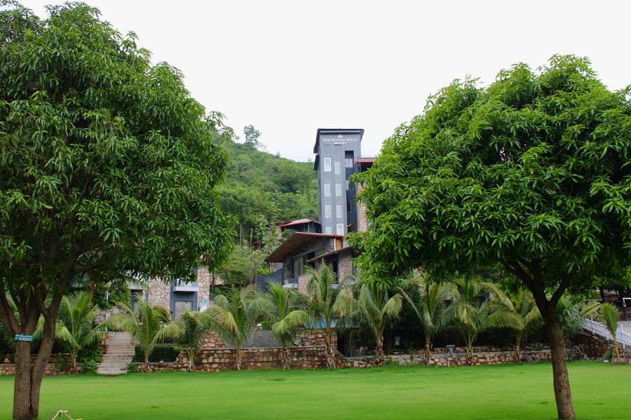 The Divine Hills Resort,Kodiyat,4 star