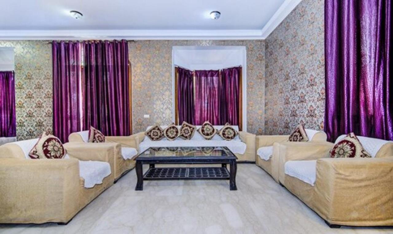 Hotel Ashray,Sector 43-Noida,3 star