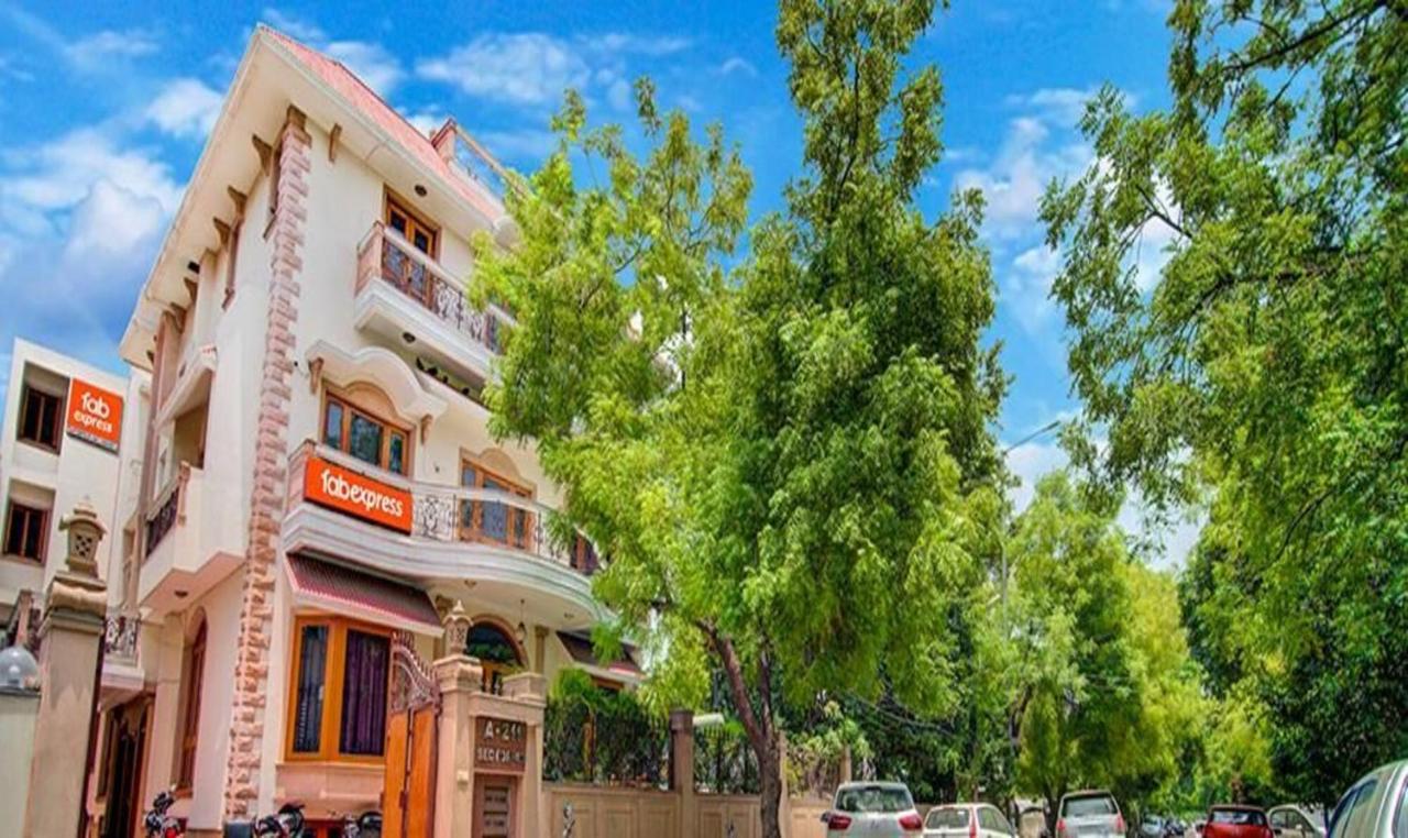 Hotel Ashray,Sector 43-Noida,3 star
