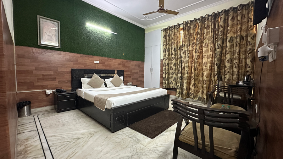 hotel ashray noida