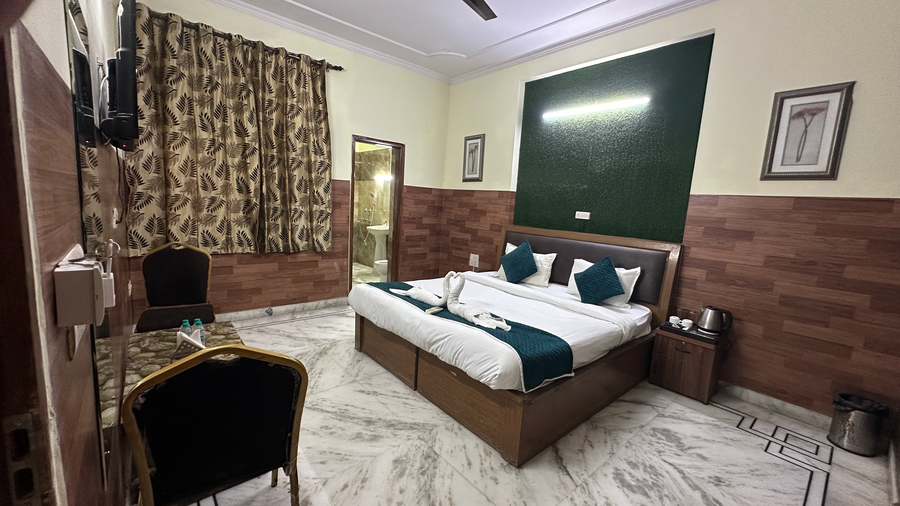 hotel ashray noida