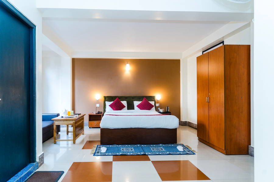 sparrow juniper tree near mg marg