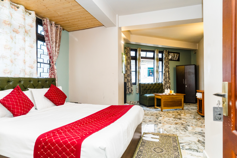 sparrow juniper tree near mg marg