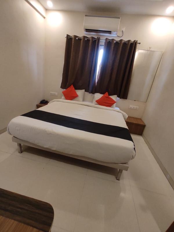 hotel trimurti executive