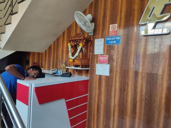 hotel trimurti executive