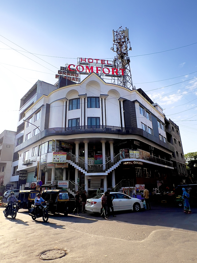 Hotel Comfort,India>>Surat,3 star