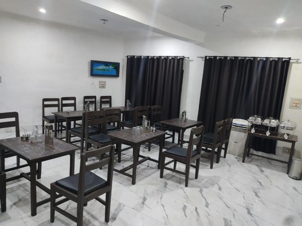 Hotel Silver Inn,Shalimar Bagh,3 star