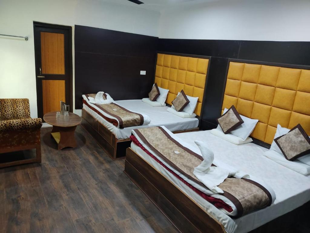 Hotel Silver Inn,Shalimar Bagh,3 star