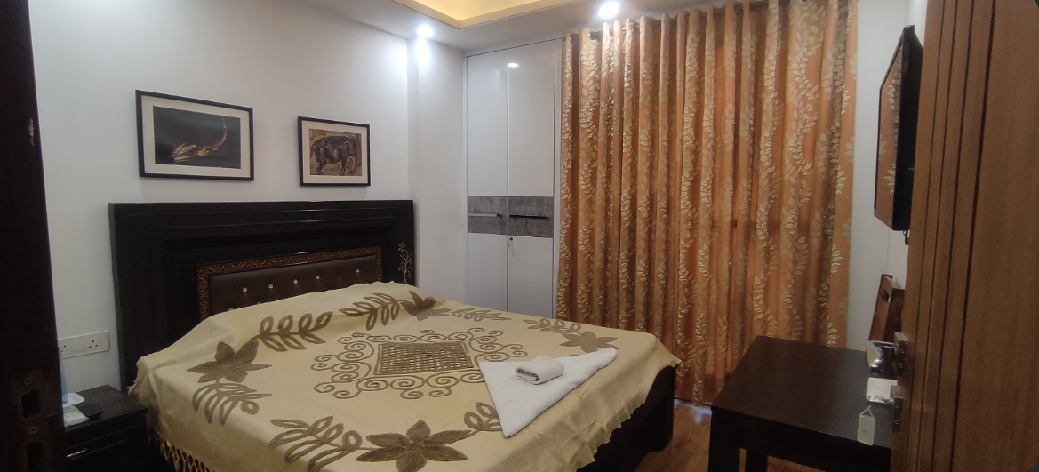 Woodpecker Apartment | Rooms & Caretaker,Green Park,3 star